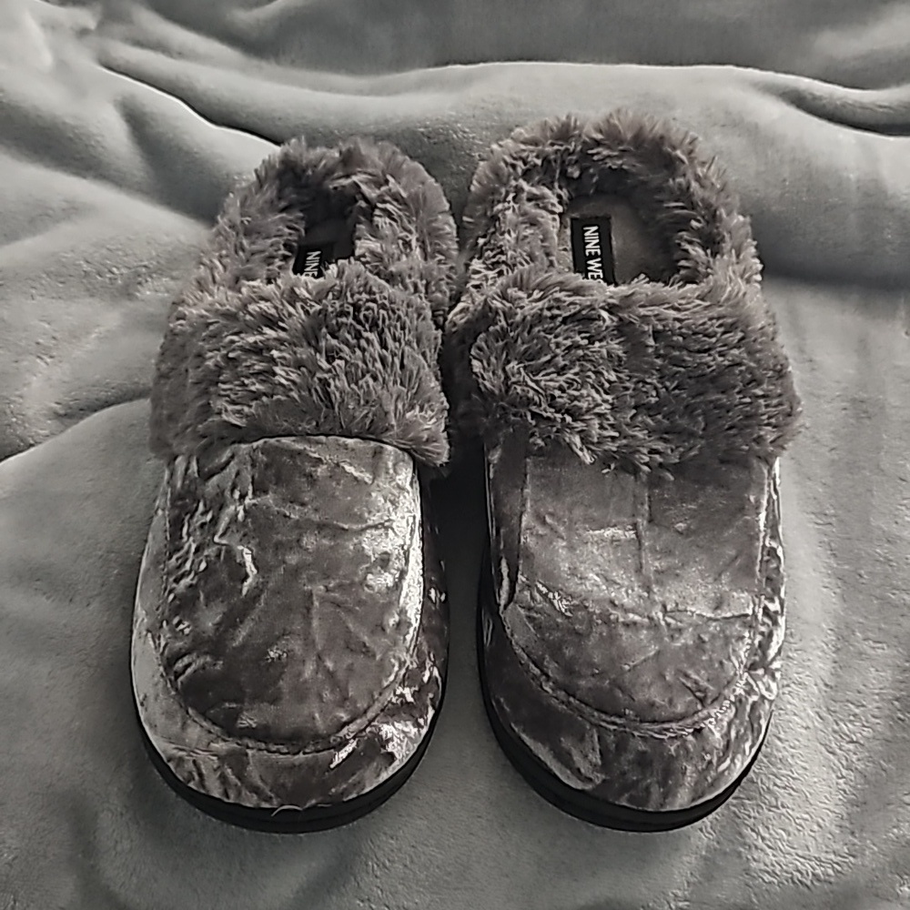 NWOT - Nine West Dark Grey Plush Slippers Size XL (11-12) - Faux Fur
